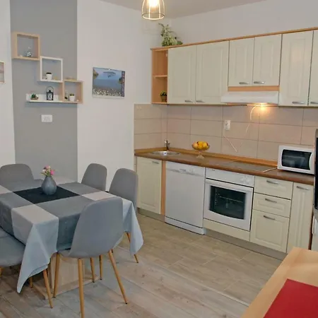 Apartment Tina