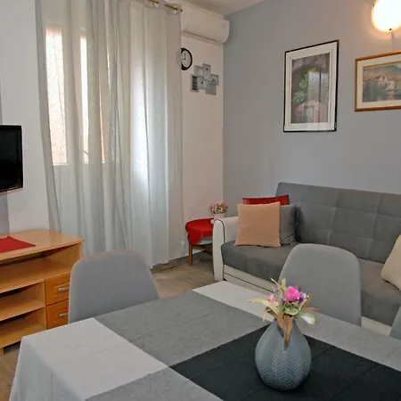 Apartment Tina *