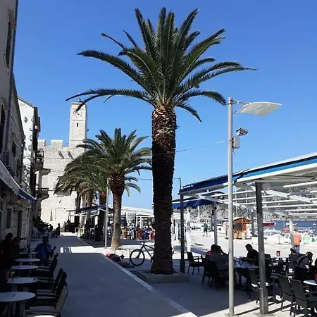 Apartman Tina Komiza